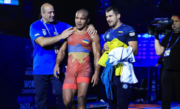 5 НАГОРОД І 2 ОЛІМПІЙСЬКІ ЛІЦЕНЗІЇ ВЕЗУТЬ З БЕЛГРАДУ УКРАЇНСЬКІ БОРЦІ