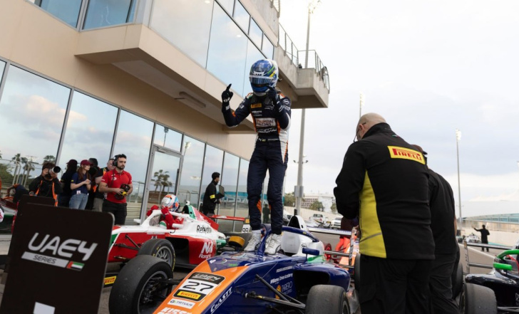 ОЛЕКСАНДР БОНДАРЕВ ВДРУГЕ В СЕЗОНІ ТРІУМФУЄ У ФОРМУЛІ-4!