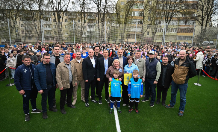 У ЛЬВОВІ ВІДКРИЛИ ДВА СУЧАСНІ МАЙДАНЧИКИ FIFA ARENA