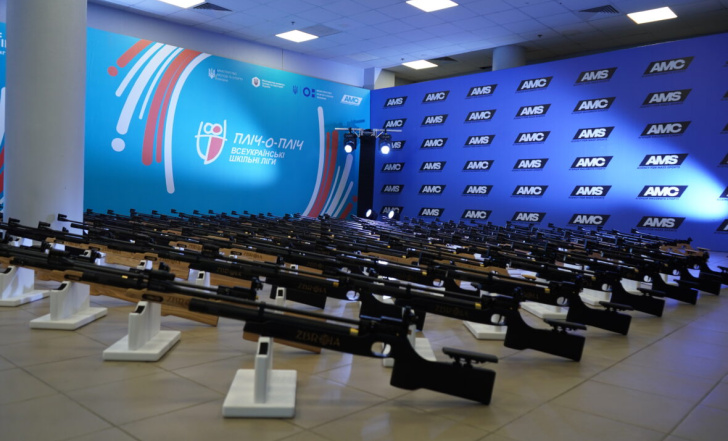 ФЕДЕРАЦІЯ БІАТЛОНУ УКРАЇНИ ПЕРЕДАЛА ШКОЛАМ НОВІ 250 КОМПЛЕКТІВ ІНВЕНТАРЮ