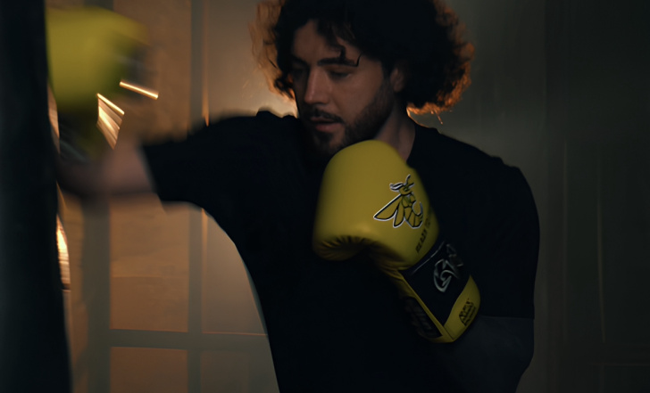 АХМАТ БОЗІЄВ ОБ'ЄДНУЄ ММА ТА БОКС ЗАРАДИ ДОБРА: БЛАГОДІЙНИЙ АУКЦІОН ІЗ РУКАВИЧКАМИ З АВТОГРАФОМ ОЛЕК