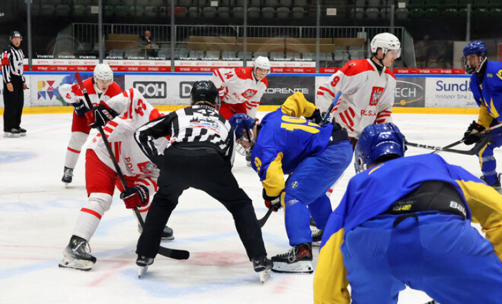 РІЗНІ СПАРИНГИ УКРАЇНСЬКОЇ МОЛОДІЖКИ ПЕРЕД ХОКЕЙНИМ МУНДІАЛЕМ