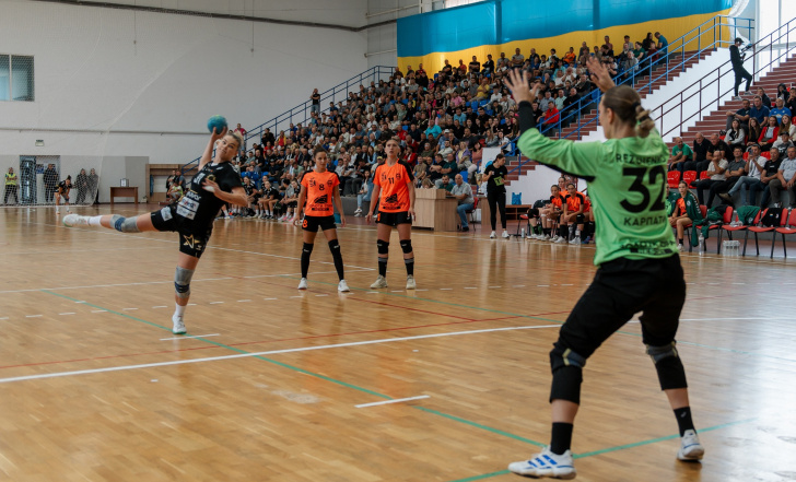 ГОЛОВНЕ ДЕРБІ ЖІНОЧОГО ГАНДБОЛУ УКРАЇНИ: «ГАЛИЧАНКА» ТА «КАРПАТИ» ЗІЙДУТЬСЯ НА НА «SHUVAR-АРЕНІ»: