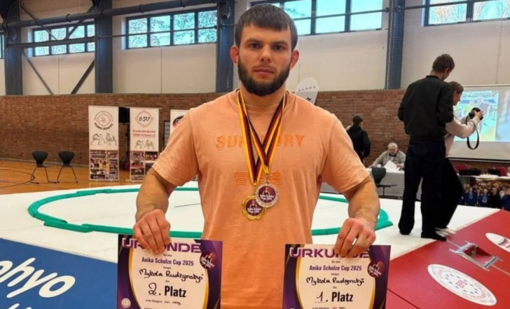 ДВІЧІ ЗІЙШОВ НА ПОДІУМ УКРАЇНСЬКИЙ СУМОЇСТ У НІМЕЧЧИНІ