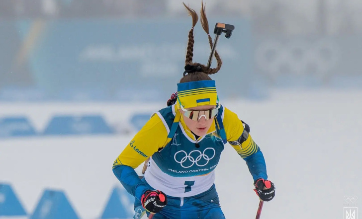 БІАТЛОНІСТКИ ЗБІРНОЇ УКРАЇНИ З БІАТЛОНУ ВШАНУВАЛИ ПАМ’ЯТЬ ЗАГИБЛИХ СПОРТСМЕНІВ НА ОЛІМПІАДІ-2026