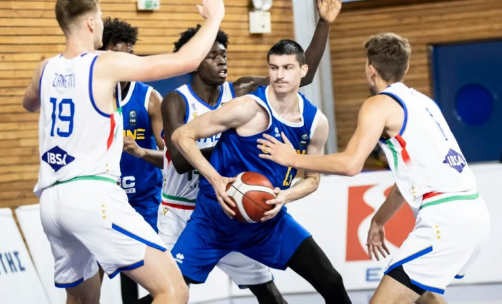 З ТРЬОМА ПОРАЗКАМИ УКРАЇНЦІ ПРОХОДЯТЬ У ПЛЕЙ-ОФ ЄВРОБАСКЕТУ U20