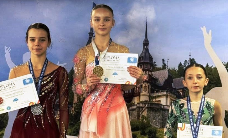 УКРАЇНСЬКІ ФІГУРИСТКИ - З НАГОРОДАМИ ТУРНІРУ В РУМУНІЇ