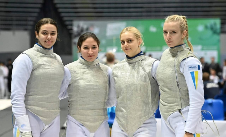 КОМАНДА УКРАЇНСЬКИХ РАПІРИСТОК ВИБОРЮЄ ПЕРШЕ В ІСТОРІЇ "СРІБЛО" КУБКА СВІТУ!